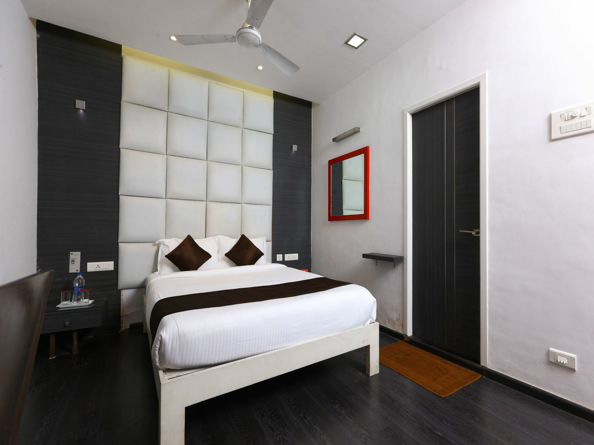 Oyo 9911 Apartment Shylee Niwas Chennai Esterno foto